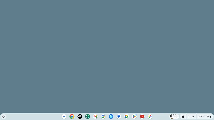 Un bureau ChromeOS typique avec l'étagère en bas